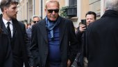 POSLE RAZVODA STIGAO NOVI PREOKRET: Kevin Kostner viđen sa atraktivnom plavušom, mlađa je od njega čak 31 godinu (FOTO)