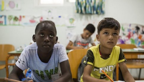 ITALIJANI BEŽE OD STRANACA: U školama širom Apeninskog poluostrva pravi etnički geto, do 70 odsto učenika migrantskog porekla