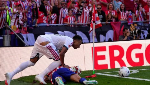 Atletiko slavio protiv Real Madrida: Crveni karton odlučio pobednika Madrilenja, Alvarez dočekan zvižducima pa ispraćen aplauzima