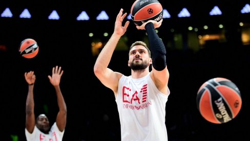 Pred dolazak Partizanu: Armani podigao prvi trofej u sezoni!