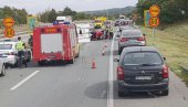 NOVOSTI SAZNAJU!  DETALJI STRAVIČNE NESREĆE KOD KOLARA: „Fijat dukato“ zakucao se u zaustavljenu kolonu, nastradali muškarac i žena