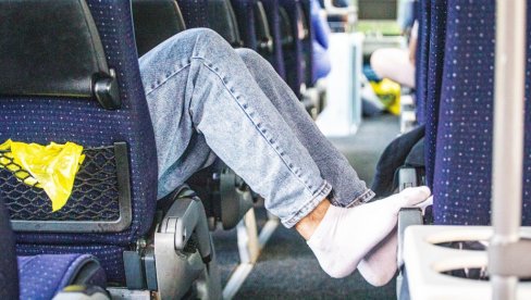 SINGAPUR UVODI STROGA PRAVILA U AUTOBUSIMA: Za glasnu muziku, noge na sedištu i smeće kazna do 350 evra