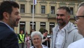 NAJMLAĐI BICIKLISTI OSVOJILI TRG SLOBODE: Novosadski osnovci učili kako da bezbedno voze (FOTO/VIDEO)