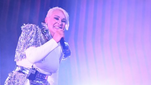 PESME I DALJE POVEZUJU LJUDE: Indira Kolonija nastavlja da dokazuje da njena muzika ne poznaje generacijske granice (FOTO)