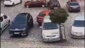 POGLEDAJTE  - HTELA DA IZAĐE SA PARKINGA, PA SLUPALA ŠEST AUTOMOBILA: Kamera snimila totalni haos!