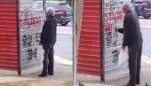 STUDENT OD 70 I KUSUR GODINA UNIŠTAVA GRAD: Usnimljen kako šara po autobuskom stajalištu (VIDEO)