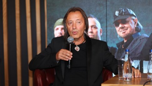 NEKE PESME DOBIJAJU POTPUNO DRUGU ATMOSFERU: Frontmen grupe Divlje jagode Zele Lipovača o koncertu i akustičnim verzijama hitova (FOTO)