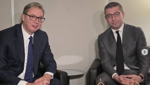 POSEBNO NAS RADUJE ŠTO ĆE SEVERNA MAKEDONIJA UČESTVOVATI NA EKSPU: Vučić razgovarao sa Hristijanom Mickoskim tokom zasedanja GO UN