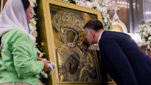 KAKO SE PRAVILNO CELIVA IKONA: Mnogi vernici prave veliku grešku