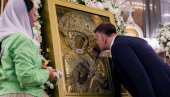 KAKO SE PRAVILNO CELIVA IKONA: Mnogi vernici prave veliku grešku