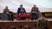 GAŠIĆ RAZGOVARAO SA KADETIMA I UČENICIMA VOJNIH ŠKOLA: Jedan od važnih zadataka je dalje jačanje vojnog školstva
