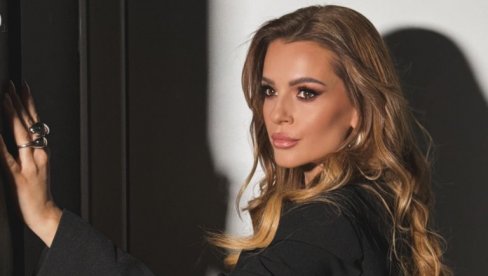 OŽIVELA HIT S KRAJA DEVEDESETIH: Jelena Kostov u novom ruhu vratila poznatu pesmu (FOTO)