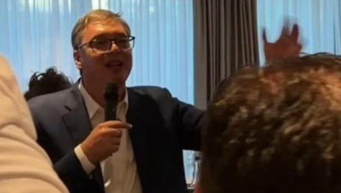 Vučić se oprašta od saradnika uz čuvenu pesmu A sad adio