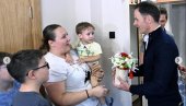 MALI OBIŠAO PORODICU SA ČETIRI SINA: Jake porodice znače jaku Srbiju, a jaki smo samo Ujedinjeni! (FOTO)