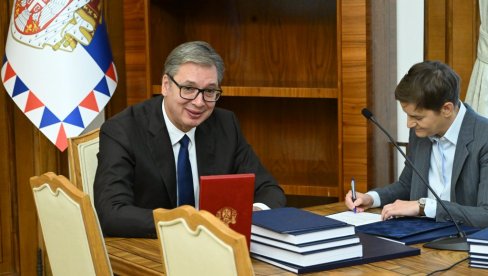 ČUVAĆU OVO MESTO SVIM SVOJIM BIĆEM Brnabić preuzela dužnost od Vučića: Nikada više Srbija neće imati predsednika koji se toliko borio