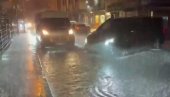 POTOP U ISTANBULU: Škole zatvorene, putevi pod vodom, vlasti naredile građanima da ne izlaze iz kuća