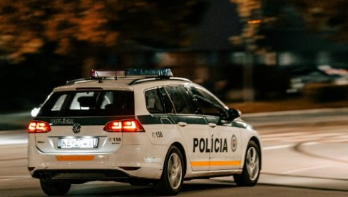 УЧЕНИК УБИО НАСТАВНИЦУ НОЖЕМ, ДРУГУ РАНИО... Хорор у Словачкој у основној школи!