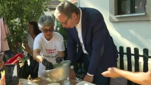 KAKO SE IZGOVARA - ONI NAJBOLJE ZNAJU: Vučić podelio video kako pravi tradicionalno vlaško jelo