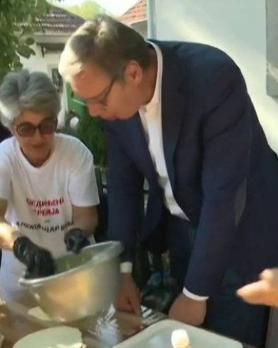 KAKO SE IZGOVARA - ONI NAJBOLJE ZNAJU: Vučić podelio video kako pravi tradicionalno vlaško jelo