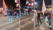 MORA LI NEKO DA POGINE DA BI SE REAGOVALO? Motociklista pao tokom blokade u Ustaničkoj, građani strahuju za svoje živote (VIDEO)