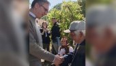 PREDSEDNIK DOBRO VODI ZEMLJU, NEK GA ČUVA GOSPOD Vučić upoznao starinu Prvula Tričkovića (99): Krepak i jak!
