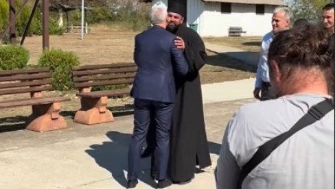 Zvezdan Terzić predvodio delegaciju Zvezde u poseti Hramu Svetog Petra Cetinjskog u Lovćencu (VIDEO)