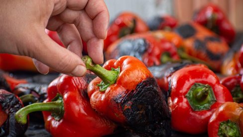 KAZNE IDU I DO 50.000 DINARA: Pazite na ovo ako pečete papriku za ajvar u zgradi ili kuvate kupus