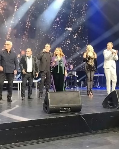 U ČAST TOME ZDRAVKOVIĆA: Ana Bekuta, Dragan Kojić, Slavko Banjac i drugi pevali njegove hitove na memorijanom koncertu (FOTO)
