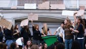 NOVA BRANI BLOKADE I U FRANCUSKOJ: Kad protestuju učenici - to je borba za prava, a kad se blokira Srbija? (FOTO)