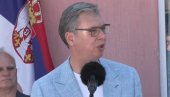 VUČIĆ GRAĐANIMA ŠIMANOVACA: Uradićemo put Kupinovo-Brestač, dom kulture i kanalizaciju
