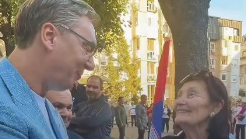 MOJE POŠTOVANJE ZA SVE ŠTO SI URADIO Vučić podelio snimak emotivnog susreta sa nastavnicom Nadom