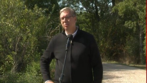 VUČIĆ NASTAVLJA BITKU ZA SRBIJU Sa narodom u selu Krušar: Blizu smo ne lake, ali značajne i velike pobede