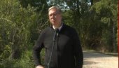 VUČIĆ NASTAVLJA BITKU ZA SRBIJU: Sa narodom u selu Krušar