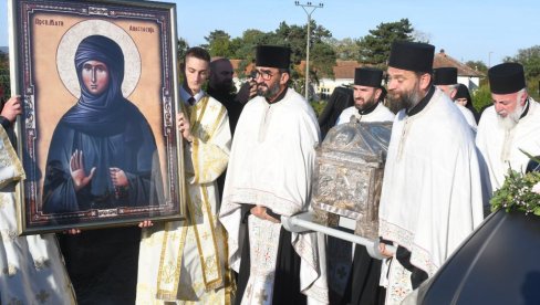 U SLAVU MAJKE SVETITELJA: Na putu za Kraljevo mošti prepodobne Anastasije Srpske pristigle u manastir Žiču