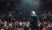 NOVI SAD PEVAO UZ LEGENDU NARODNE MUZIKE: Milanče Radosavljević nastavio turneju Od Valjeva do Loznice (FOTO)