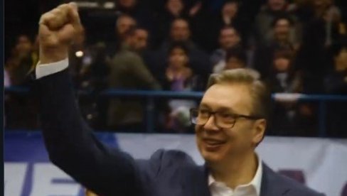 ВУЧИЋ ПРЕД ВЕЛИКИ СКУП У АРЕНИ: За Уједињену Србију! До победе! (ВИДЕО)