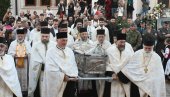 DUHOVNI PRAZNIK GRADA NA IBRU: Uz svečanu litiju mošti prepodobne Anastasije Srpske dočekane u Kraljevu