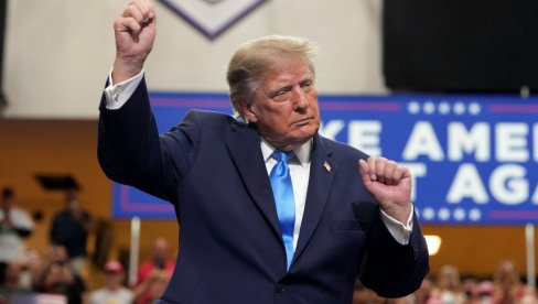 ТРАМП ОБЕЋАО АМЕРИКАНЦИМА 5.000 ДОЛАРА: Ево шта мора да се догоди да би чекови стигли на адресе (ВИДЕО)