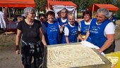 KROMPIRUŠU RAZVUKLE DUŽE OD 30 METARA: U Novim Kozarcima održana „Pitijada“