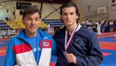 БОГДАН ОСВОЈИО СРЕБРО, ЗАТИМ ОБУКАО ЈАКНУ ВУЧИЋ TEAM: За мене је част да је носим (ФОТО)