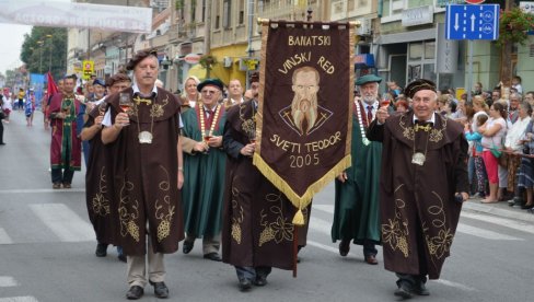 VITEŠKA BORBA ZA PRESTONICU VINA: Banatski vinski red „Sveti Teodor“ nastoji da Vršac postane vinski centar Evrope 2028.