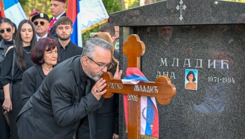ЗАУВЕК ОДАНИ РАТКУ МЛАДИЋУ, ЗБОГОМ ГЕНЕРАЛЕ: На Топчидерском гробљу одржан помен 40 дана од смрти