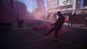 ТОТАЛНИ ХАОС У ПРИШТИНИ! Присталице тзв. ОВК блокирале владу и скупштину, бацају пиротехничка средства (ВИДЕО)
