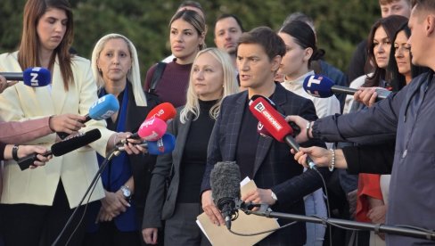 БРНАБИЋ ИСПРЕД ПАРЛАМЕНТА ПОРУЧИЛА: Студентска листа је превара