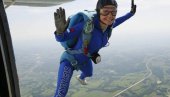 PADOBRANOM SKOČILA VIŠE OD 3.400 PUTA: Radmila Đurić iz Niša, iako je već dve godine u penziji, ne odustaje od visinskog adrenalina
