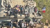 ĐACI U AKCIJI: Veliki skup na pariskom Trgu republike (Foto, VIDEO)