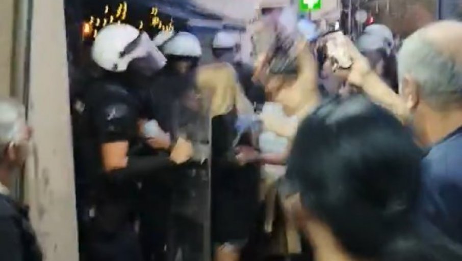 PRISTALICE STUDENTSKE LISTE OPET NAPALI ŽENE: Jezive scene (VIDEO)