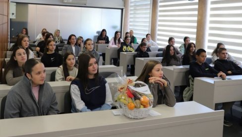 DEČIJA NEDELJA U VLASOTINCU: Prijem đačkih parlamenata i predškolaca