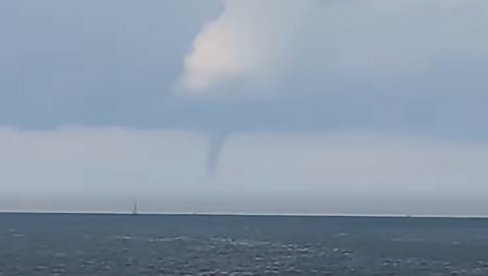 NESVAKIDAŠNJA POJAVA SNIMLJENA NA MORU: Ovaj fenom najavljuje pogoršanje vremena, sledi obilna kiša (VIDEO)