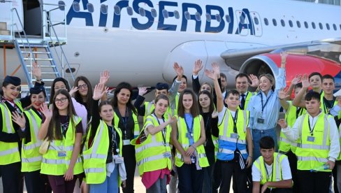 SAN IM SE OSTVARIO: Mališani sa Kosova i Metohije prvi put leteli avionom (FOTO)
